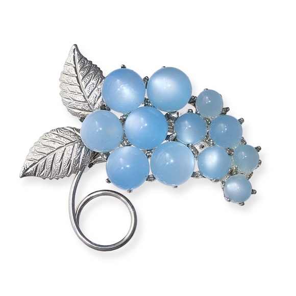 Vintage Blue Moonglow Lucite Grape Brooch Silver Tone Moon Glow Fruit Pin - Picture 1 of 3